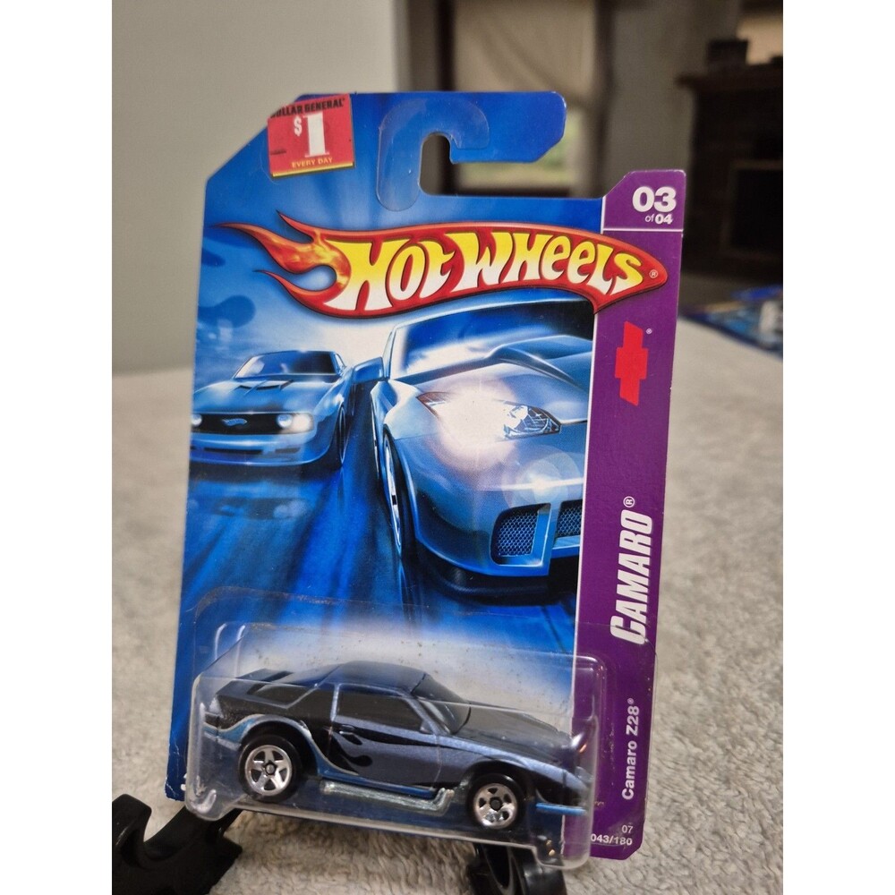HOT WHEELS CAMARO Z28 3 of 4 BLACK/ BLUE FLAME CARD #43/180 1:64 SCALE